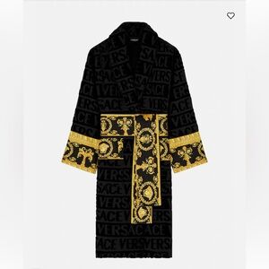 AUTHENTIC. NWT UNISEX VERSACE BAROQUE ROBE. SIZE SMALL